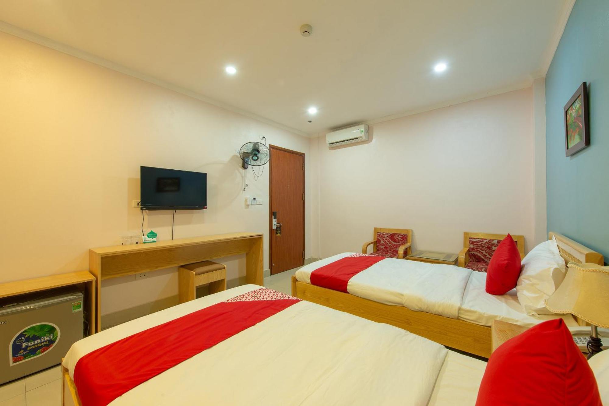 Capital O 417 Truong Son Hotel Hanoï Extérieur photo