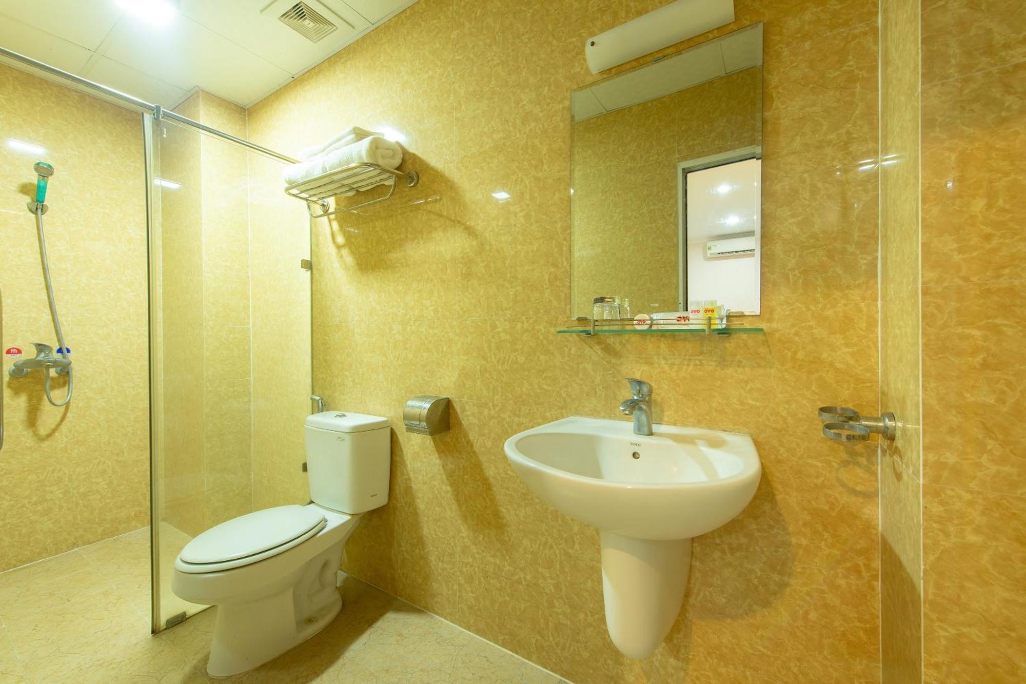 Capital O 417 Truong Son Hotel Hanoï Extérieur photo