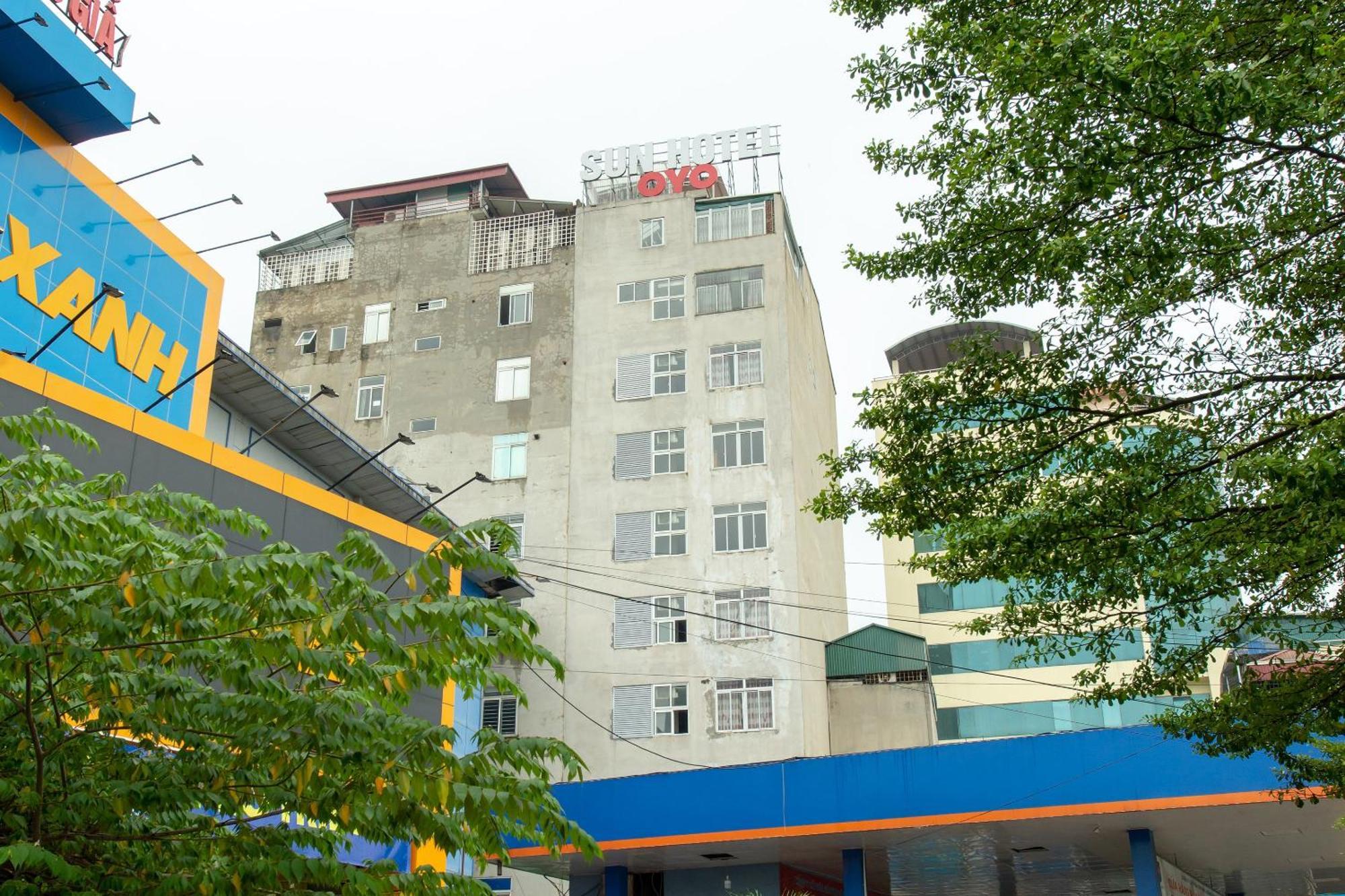 Capital O 417 Truong Son Hotel Hanoï Extérieur photo